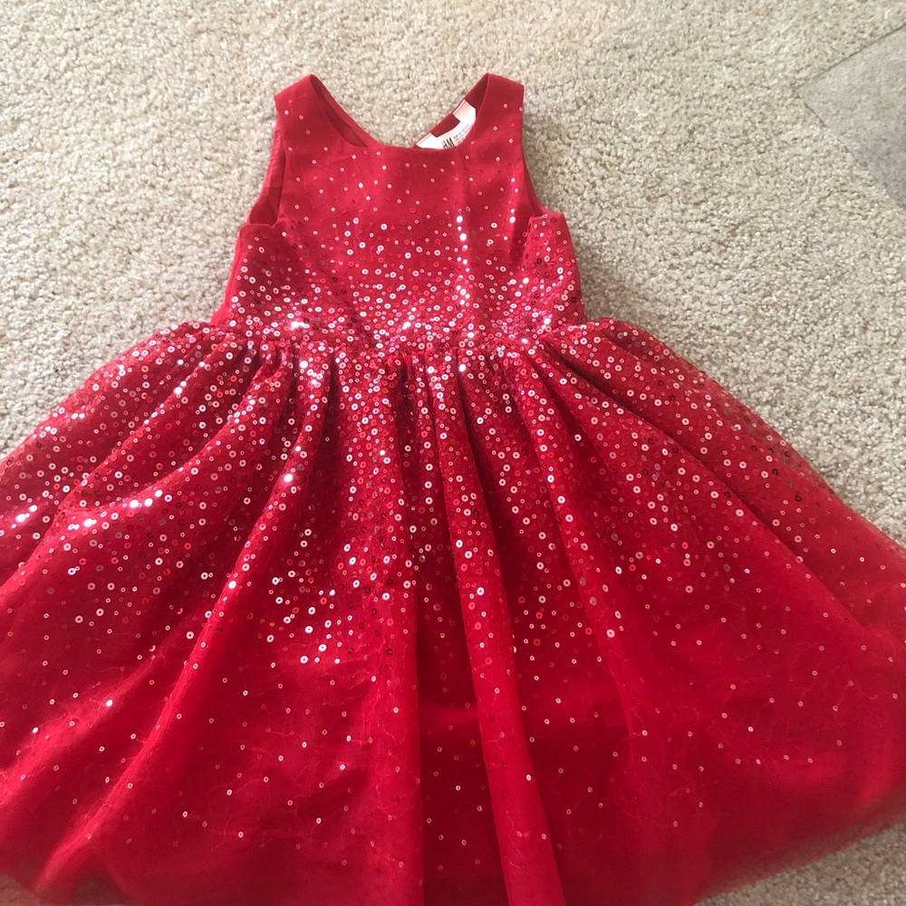 Beautiful H&M red party dress with sparkly sequins. Size 5y or 110cm